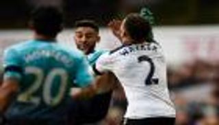 بالفيديو.. مدافع يتحول إلى لاعب "كاراتيه" في البريميير ليج