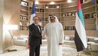 الشيخ محمد بن زايد يستقبل الرئيس الفرنسي