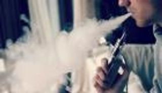 احذر.. 10 أنفاس من سيجارة إلكترونية تعرضك لأمراض القلب