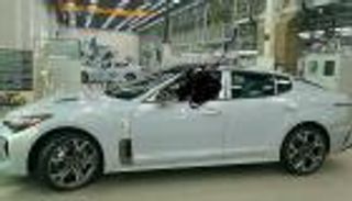 كيا تنافس بي إم دابليو بسيارتها الجديدة K8