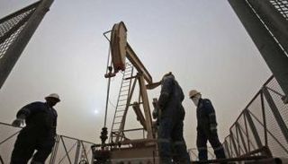 أحد حقول النفط في آسيا