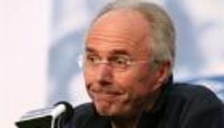 إريكسون يقود فريقا صينيا "درجة ثانية"