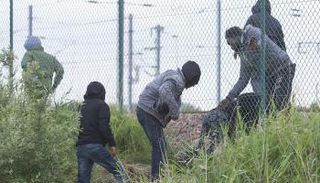 ظروف المعيشة تجبر القصر على الفرار