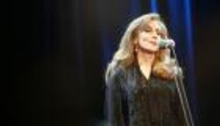 #مين_بيمنع.. غضبة لبنانية تواجه منع حزب الله أغاني فيروز