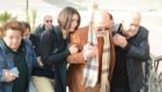 بالصور.. انهيار محمد صبحي في وداع زوجته