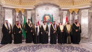 صورة تذكارية من قمة الخليج العام الماضي