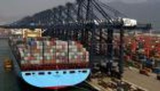 مصر.. المستوردون ضحايا "دوامة" الدولار والجمارك