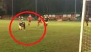 بالفيديو.. لاعب سوانزي السابق ينفذ ضربة جزاء بطريقة ماكرة