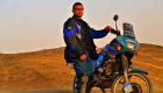 بالصور.. مهندس مصري يدخل موسوعة جينيس بدراجته البخارية