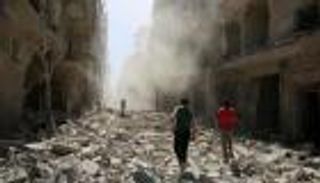 الدمار يسبق سكان شرق حلب لمنازلهم المهجورة