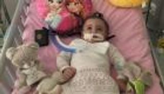 طفلة تفيق من غيبوبة وتحرج الأطباء