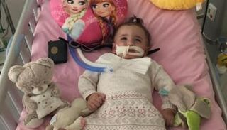 طفلة تفيق بعد غيبوبة 