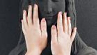 "الرجاء لمس المنحوتات".. دعوة خاصة للمكفوفين في معرض فني