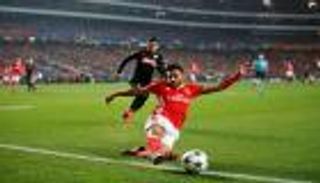 نابولي يهزم بنفيكا ويرافقه لثمن نهائي دوري الأبطال