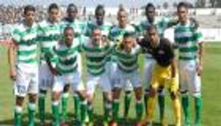 الدفاع الجديدي يلحق بالوداد في صدارة الدوري المغربي