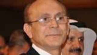 محمد صبحي .. المسرح يرفع الستار عن "الممثل المفكر"