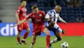 بالفيديو.. براهيمي يعيد ذكريات ماجر بهدف في الكعب