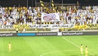 اللافتة سبب الأزمة