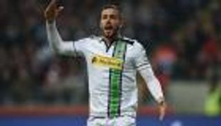 جلادباخ يدافع عن طاقمه الطبي بعد اعتزال دومينجيز