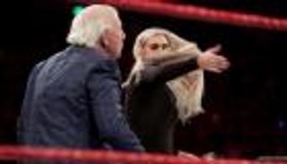 تشارلوت تصفع والدها بعد عناق أبوي