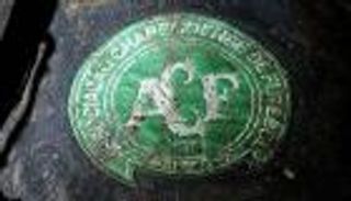 شابيكوينسي يعدّل شعاره تخليدًا لضحايا الطائرة