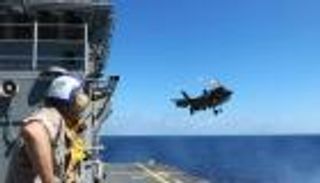 مصرع طيار أمريكي بعد قفزه من طائرة قبالة اليابان