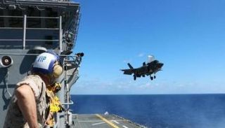  الطائرة هوت قبالة ساحل اليابان.