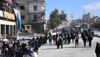 سوريون يفرون من شرق حلب