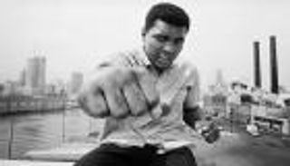 كلاي يتوج بلقب ملاكم العام بعد نصف قرن