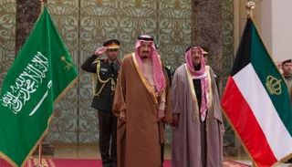 أمير الكويت في وداع خادم الحرمين