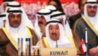أمير الكويت: تخفيض الإنفاق العام أمرٌ حتمي