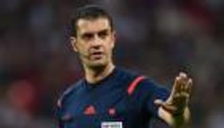 حكام مباراة سيونبوك وأمريكا يغيرون ملابسهم بين الشوطين