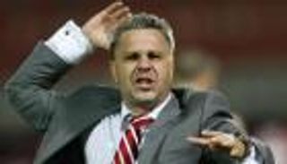 تفجير إسطنبول يعيد مدربا "مستقيلا" لفريقه