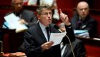 يساري معتدل يسعى لجمع شتات الحزب الاشتراكي الفرنسي