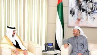 لقاء أنور قرقاش ويوسف العثيمين