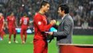 فيجو يهنئ رونالدو بالكرة الذهبية الرابعة