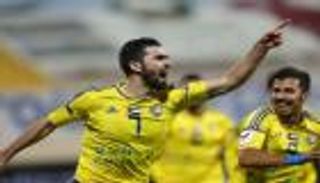 خريبين يضرب الشارقة بهدفين في 4 دقائق