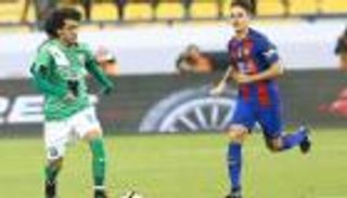 عموري يسجل في هزيمة أهلي جدة أمام برشلونة