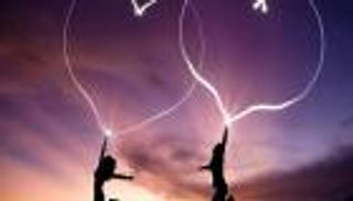 الحب يهزم المال.. عندما يتعلق الأمر بالسعادة
