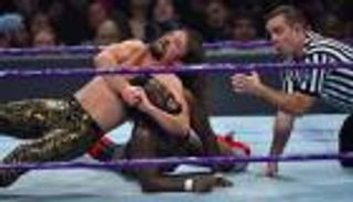 ريتش سوان يحافظ على لقب وزن "كروزر"