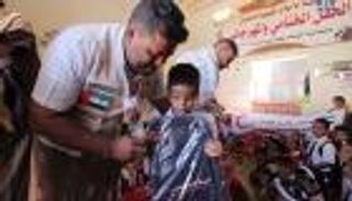 مساعدات مدرسية من الهلال الأحمر الإماراتي لطلاب حضرموت