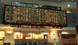"أبوظبى" يخسر 0.76%.. و"دبي" يفقد 0.81% ختام التداولات