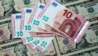 الدولار يسحق اليورو والإسترليني