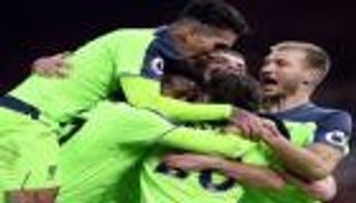 لالانا يعيد ليفربول للمركز الثاني بالدوري الإنجليزي