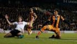 مدافع توتنهام يسخر من نفسه بعد السقوط أمام هال 