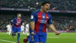 سواريز يمدد عقده مع برشلونة حتى 2021