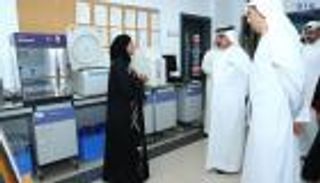 بالصور.. ولي عهد البحرين يزور جامعة خليفة في أبوظبي