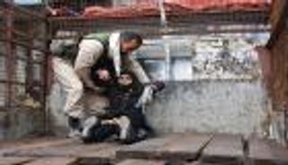 قافلة من المرضى تغادر شرق حلب إلى غربها