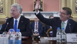  وزيرا دفاع أمريكا وبريطانيا