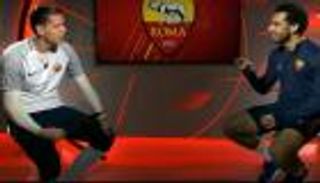 شاهد: المصري صلاح يعلم حارس روما اللغة العربية